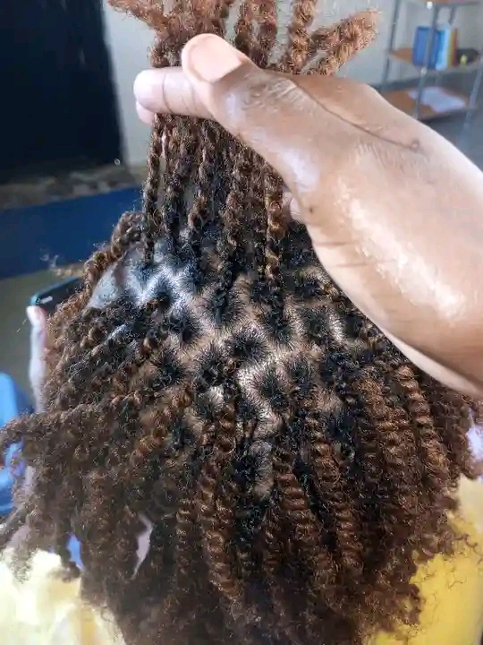 Bana D Hair Saloon Logo