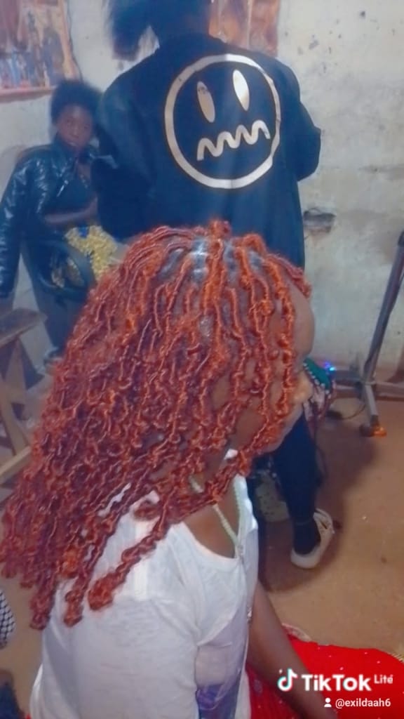 Bana lwimba's hair saloon Logo