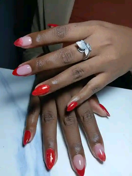 Karan's Nails Logo