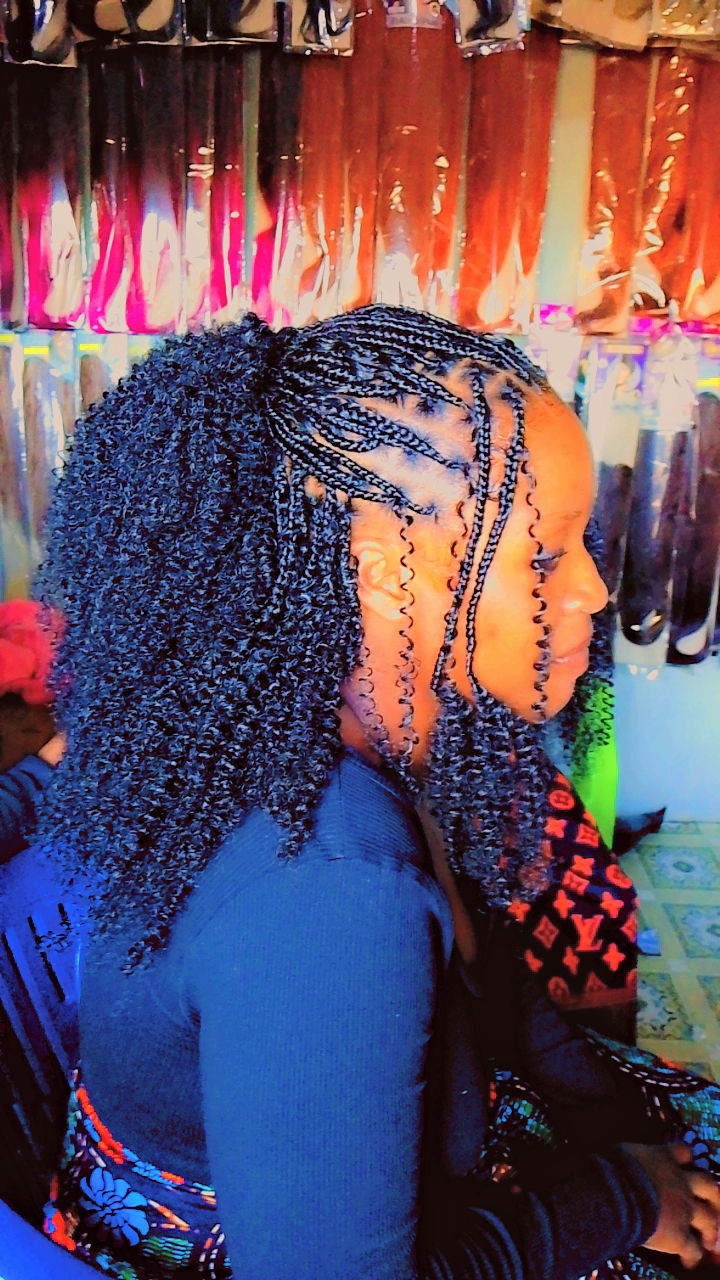 Marancy hair saloon Logo