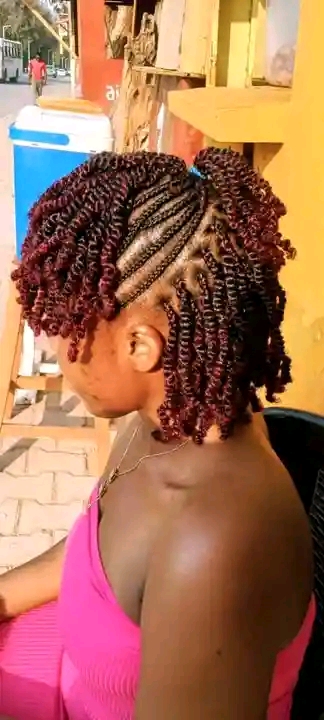 Mercy's hair saloon Logo
