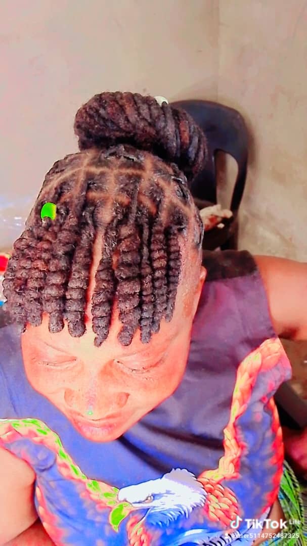 Mpundu's hair saloon Logo