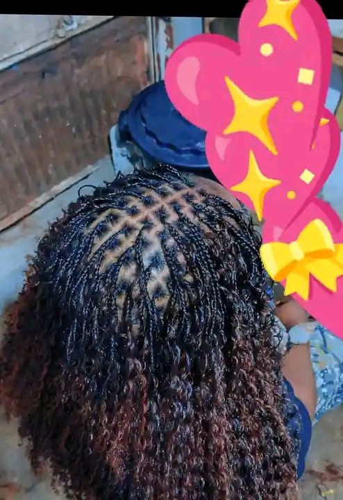 Nandi's hair saloon Logo