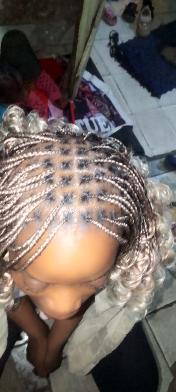 Octavia hair saloon Logo