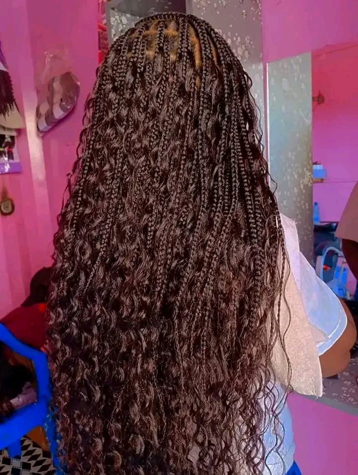 Vicky hair saloon Logo