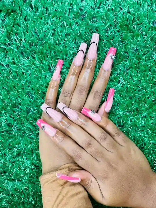 Mulis Nails