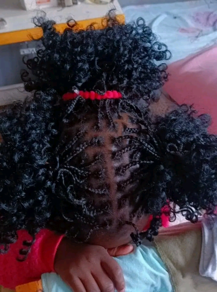 Chopala's hair salon Logo