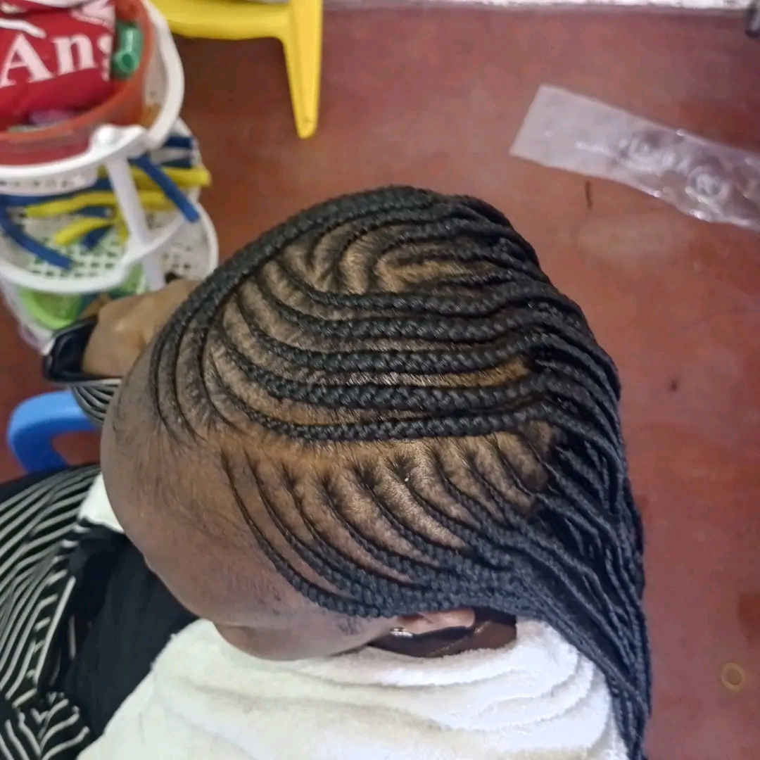 Clara's hair salon Logo