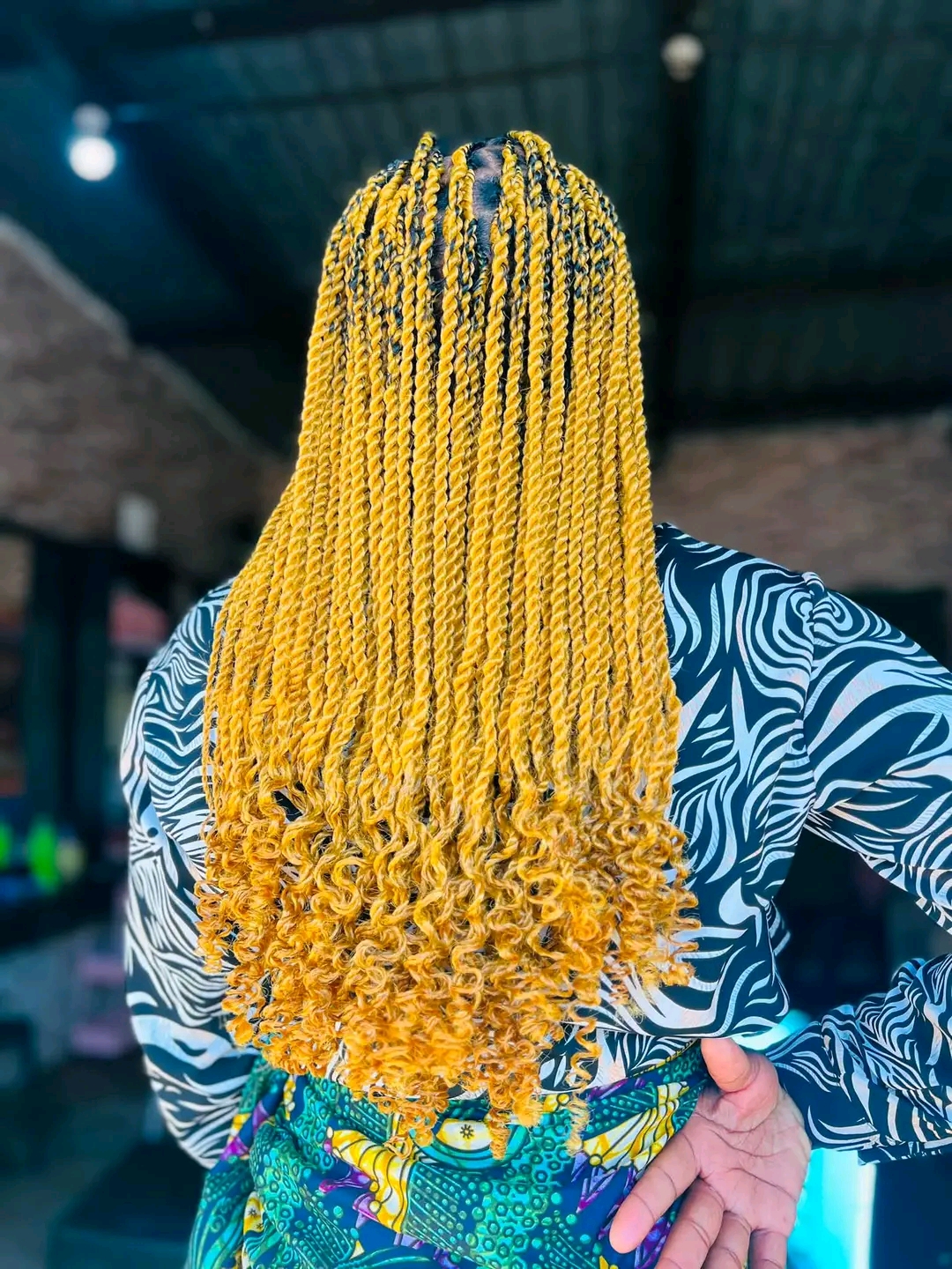 Delphine 's hair saloon