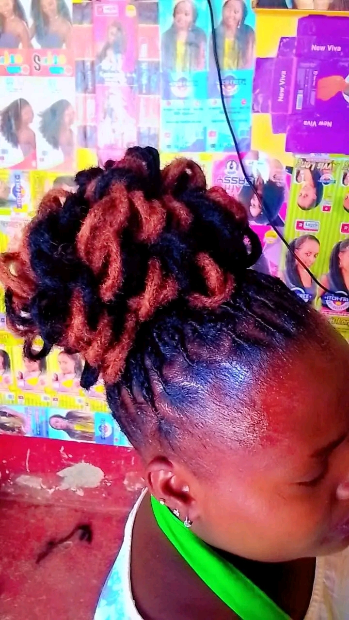 Mudiya's Hair Saloon