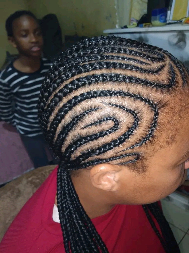 Mimi hair saloon Logo