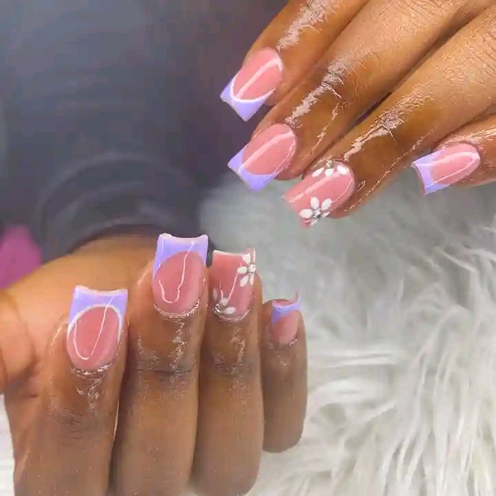 Mvula's Nails Logo