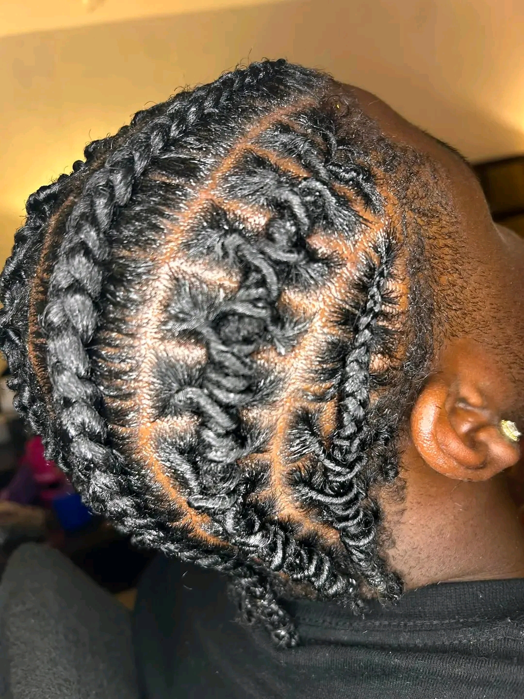 Naless hair salon Logo