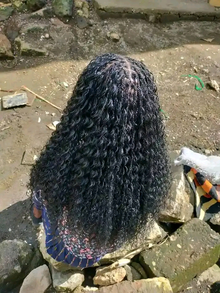 Naobela's hair saloon Logo