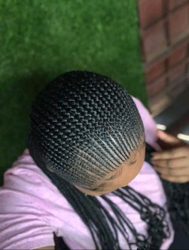 Queen's hair saloon