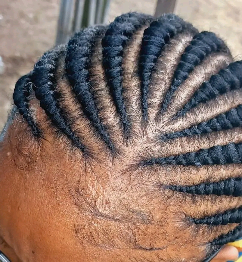 Vera's hair saloon Logo