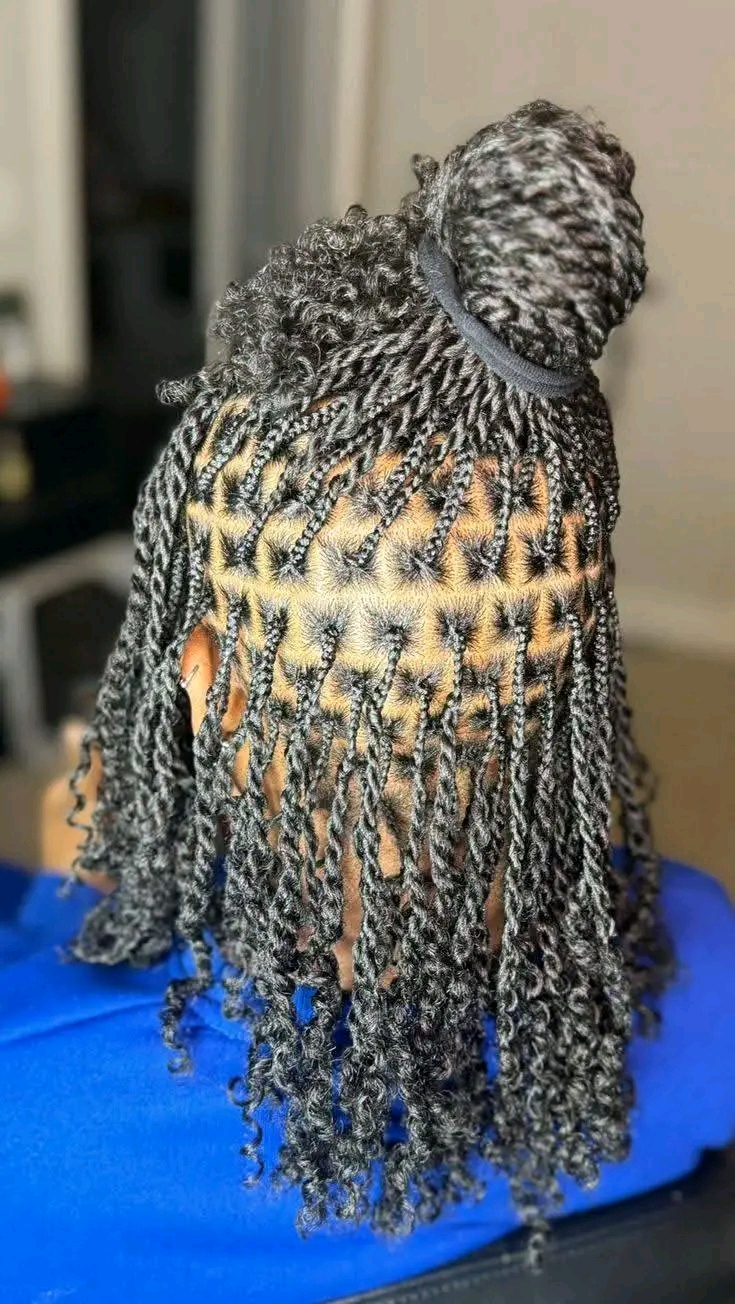 Wana's hair saloon Logo